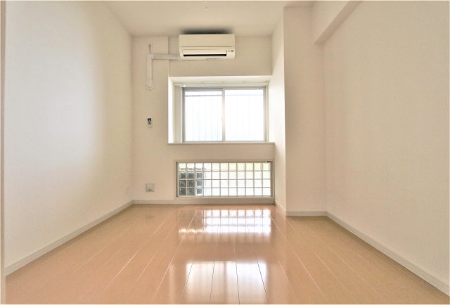 広々と使える洋室です