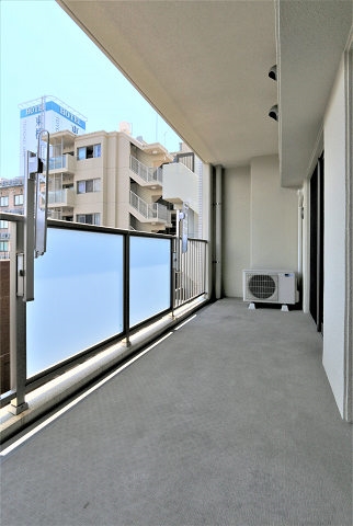 広くて開放感のあるバルコニーです