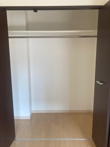 かさばりやすいお洋服もたっぷり収納可能です