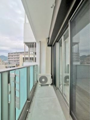 明るいバルコニーです