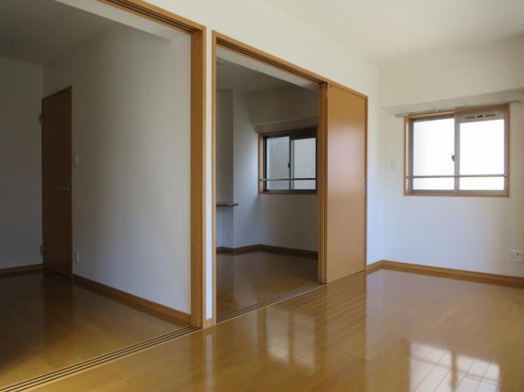 広々とした洋室です。