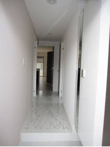 玄関からはこのようになっています。