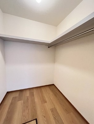 嬉しいウォークインクローゼット付きです