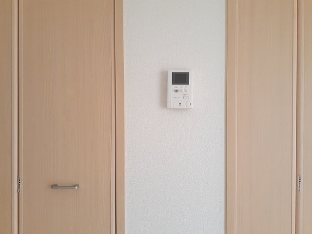 モニター付きインターホンで安心です