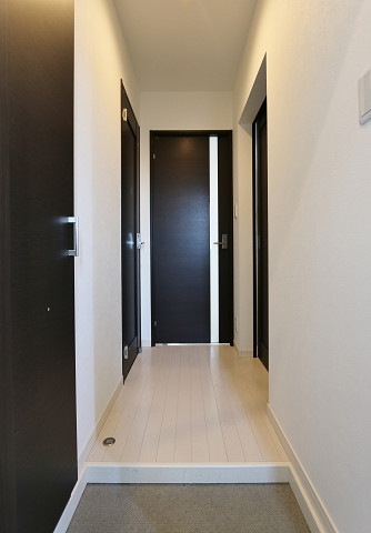 明るい玄関でお出迎え