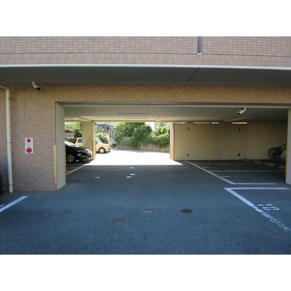 敷地内駐輪場ございます