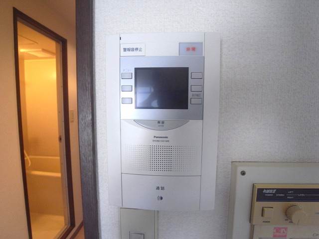 モニターで来客を確認できます