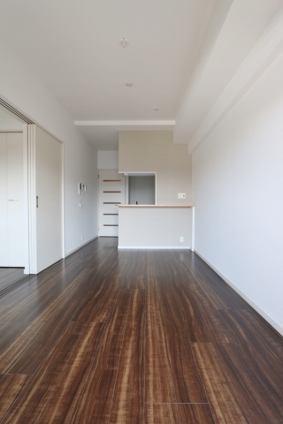 広々リビングでゆっくりお過ごしください