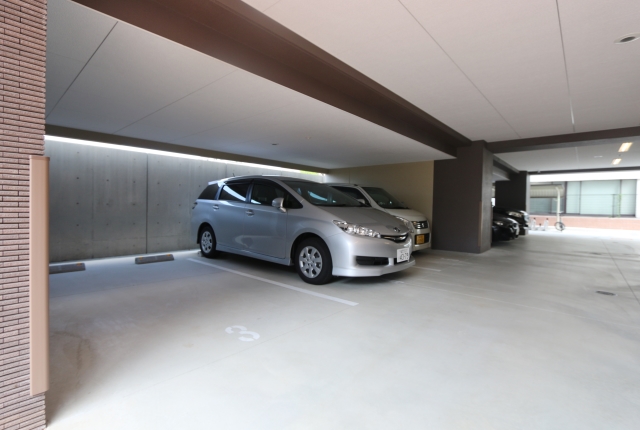 敷地内の駐車場です