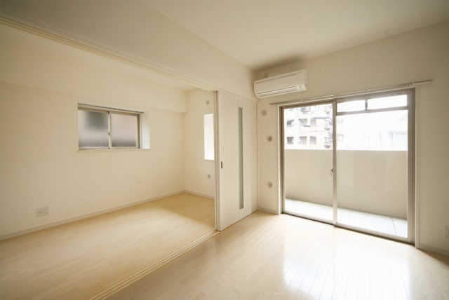 家具の配置がしやすいリビングですね