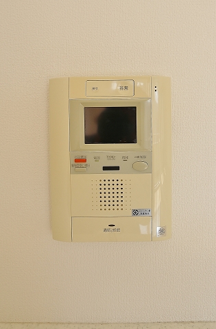 モニターフォンで来客を確認出来ます