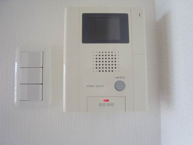 モニター付きインターホンで安心です