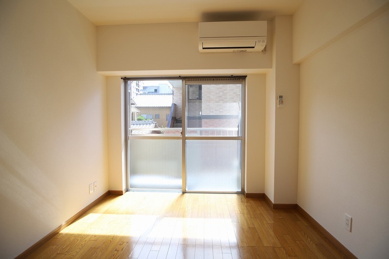 家具の配置に困らないリビングですね