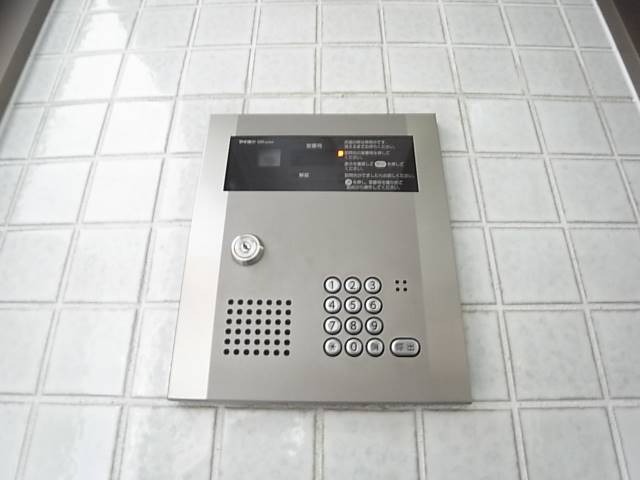 オートロックで安心。別室参照。