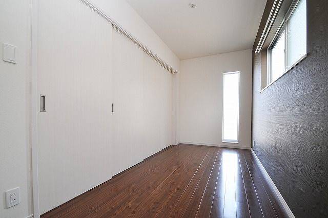 こちら寝室にいかがでしょうか。