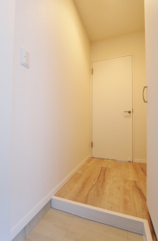 落ちつく雰囲気の明るい玄関です