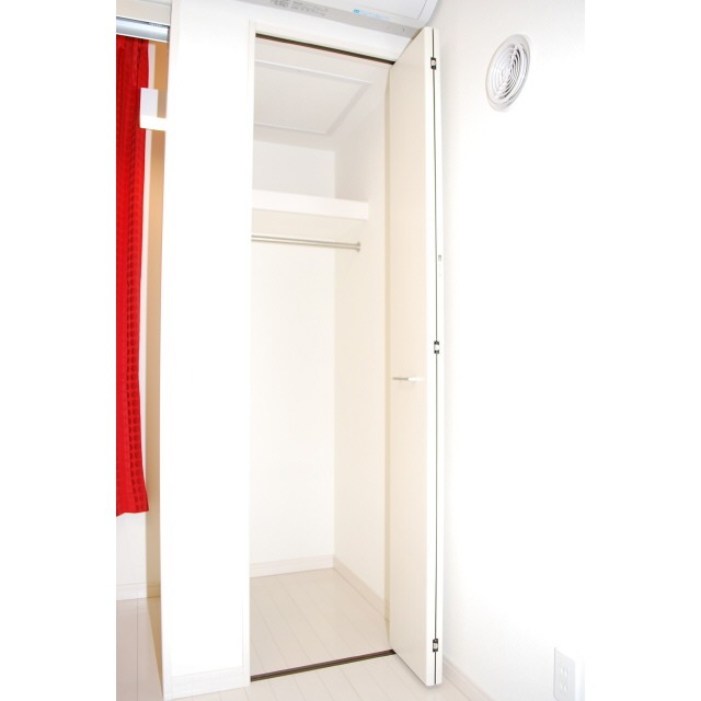 お洋服が多い方でも楽々収納できます