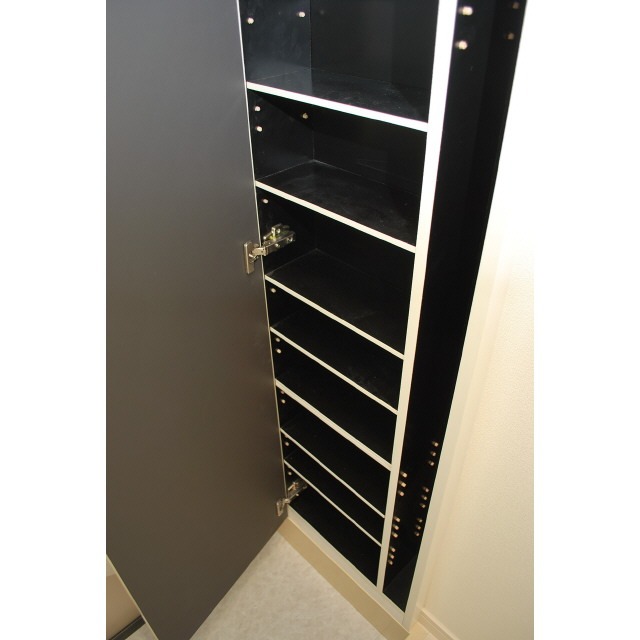 高さの変えられるシューズボックス付き