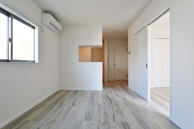 白を基調とした清潔感のある室内です