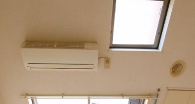 嬉しいエアコン付き。