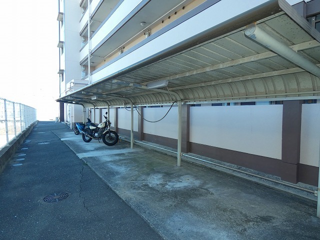 屋根付きの駐輪スペースです。