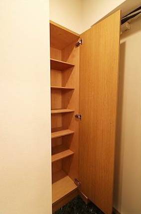 玄関収納も完備。