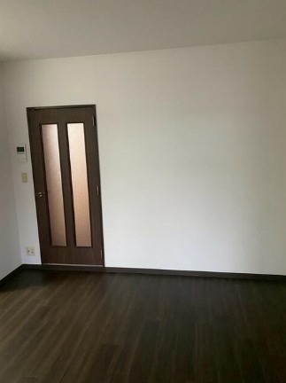 フローリングの洋室です