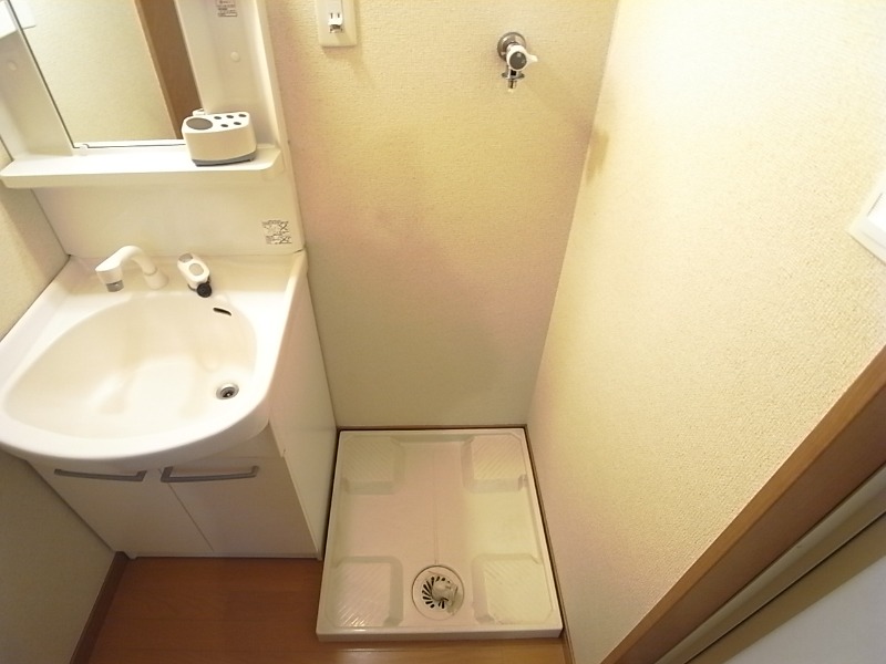 室内洗濯機置場付き。