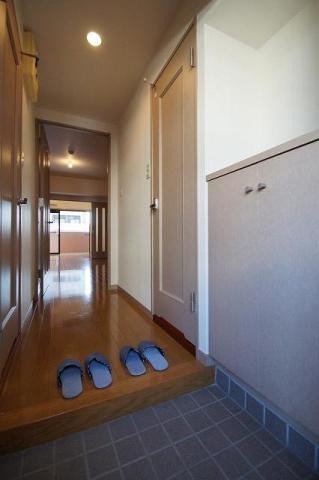 玄関スペース広いです。