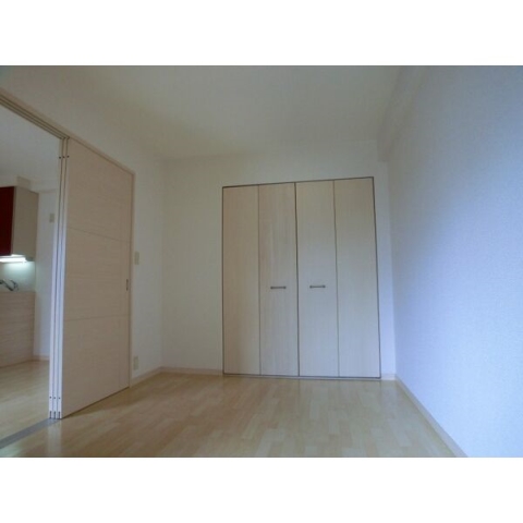 こちらは寝室にどうぞ