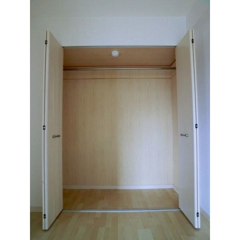 お洋服はこちらへ