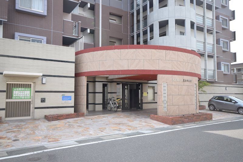 雨の日でもエントランスまで車で行けます