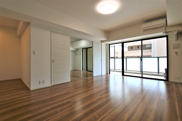 約16帖の広々リビング、正方形に近く使い易いです