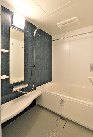 ゆったり入れる広々お風呂