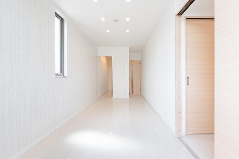 白基調で明るく広いリビングです