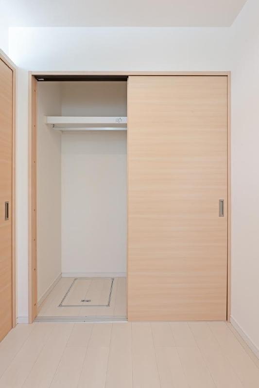 たっぷり収納のクローゼットです