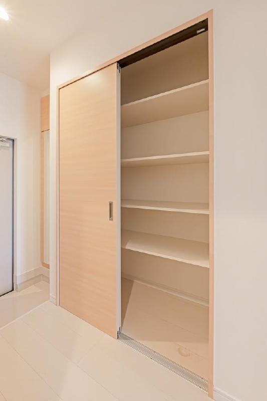 高さ調整可能の嬉しい収納です