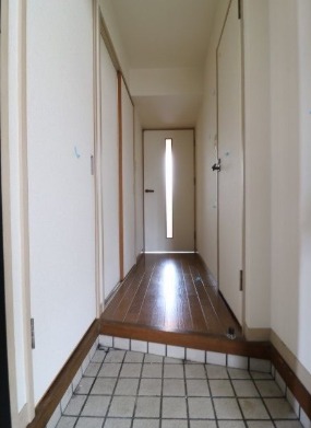 玄関からはこのようになっています。