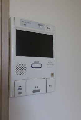 モニター付きで誰か来ても安心ですね。