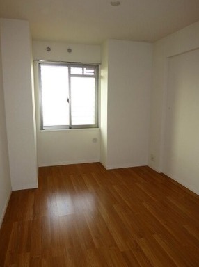 こちら寝室にいかがでしょうか。