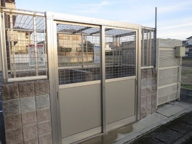 共有のゴミ捨て場です。