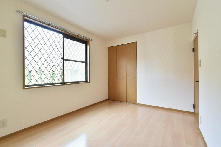 こちら寝室にいかがでしょうか。