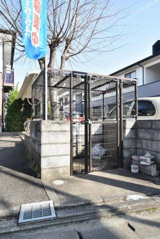 共有のゴミ捨て場です。