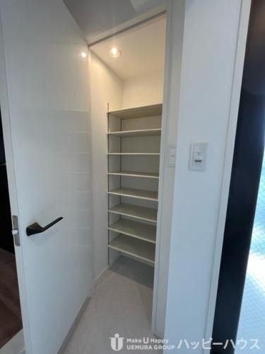 玄関にシューズクローゼット付き