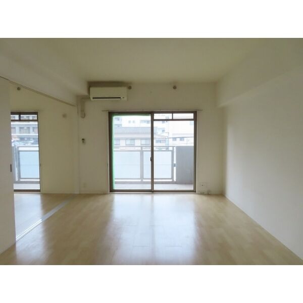 広々リビングでゆったりくつろげます