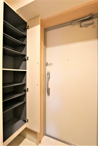 沢山の靴が収納できるシューズボックスです