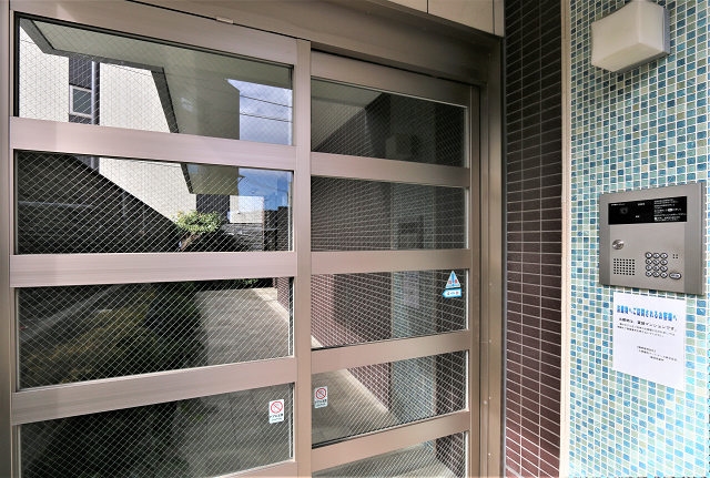 オートロックの入り口で安心です