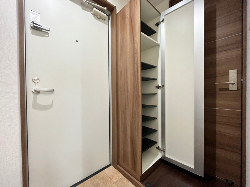 天井高下駄箱は靴の多い方でも安心ですね