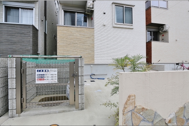 ゴミ出しはこちらへ