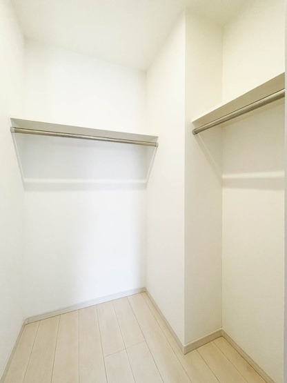 ウォークインクローゼット付いてます。